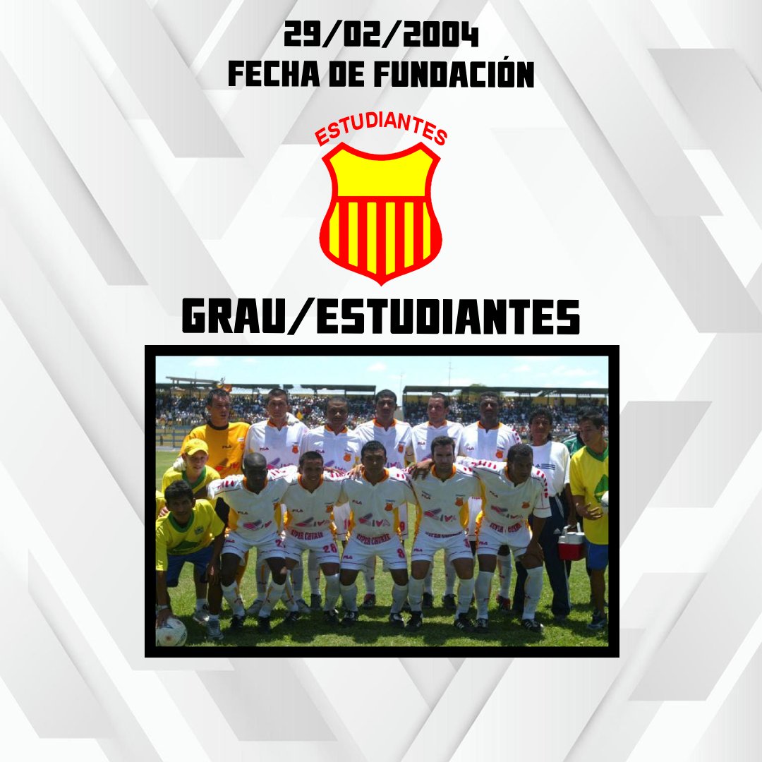 DeChalaca's tweet photo. 🕯️ #AniversarioPóstumo 

El día bisiesto del año evoca en el fútbol peruano el recuerdo de la fusión acaso más absurda ensayada en nuestro fútbol. Grau/Estudiantes fue un intento tirado de los pelos de mudar un club de Ica (Estudiantes de Medicina) a una ciudad tan lejana como Piura para pretender adoptar la identidad del club más querido de esta (Atlético Grau). Por supuesto, ninguna de las dos aficiones lo aceptó: así, tal engendro futbolístico migró de cancha en cancha hasta que acabó siendo abandonado financieramente por sus promotores y teniendo que retirarse de manera vergonzosa del Torneo Clausura antes de su culminación, para así desaparecer -felizmente- para siempre.

📜 Nombre oficial: Club Grau/Estudiantes

📅 Fundación: 29 de febrero de 2004 (primer partido oficial)

📍 Ubigeo: distrito de Piura / provincia de Piura / departamento de Piura (aunque formalmente conservó la personería jurídica de Estudiantes de Medicina)

👕 Uniforme principal: camiseta blanca con costados amarillos; pantalón blanco con vivos amarillos; medias blancas

🔝 Temporadas en torneos nacionales de Primera División (desde 1966): 1 (2004)

📈 Puesto en la Tabla Histórica de los torneos nacionales de Primera División (desde 1966): 86º con 43 puntos

⭐ Top 3 ídolos históricos 
3️⃣ Bratzo Gil
2️⃣ Rómulo Fernández
1️⃣ Rafael Farfán 

✝️ Desaparición: 2004, al no presentarse a jugar las últimas cuatro jornadas del Torneo Clausura

🖼 En escena: oncena de Grau/Estudiantes como local en Sullana en el Apertura 2004
