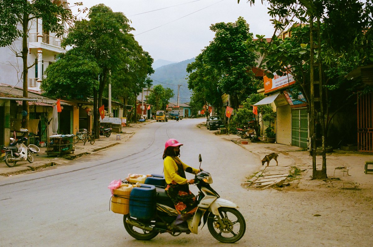 eamonsphotoss's tweet photo. Vietnam on 35mm film https://t.co/SFyOynU8WK