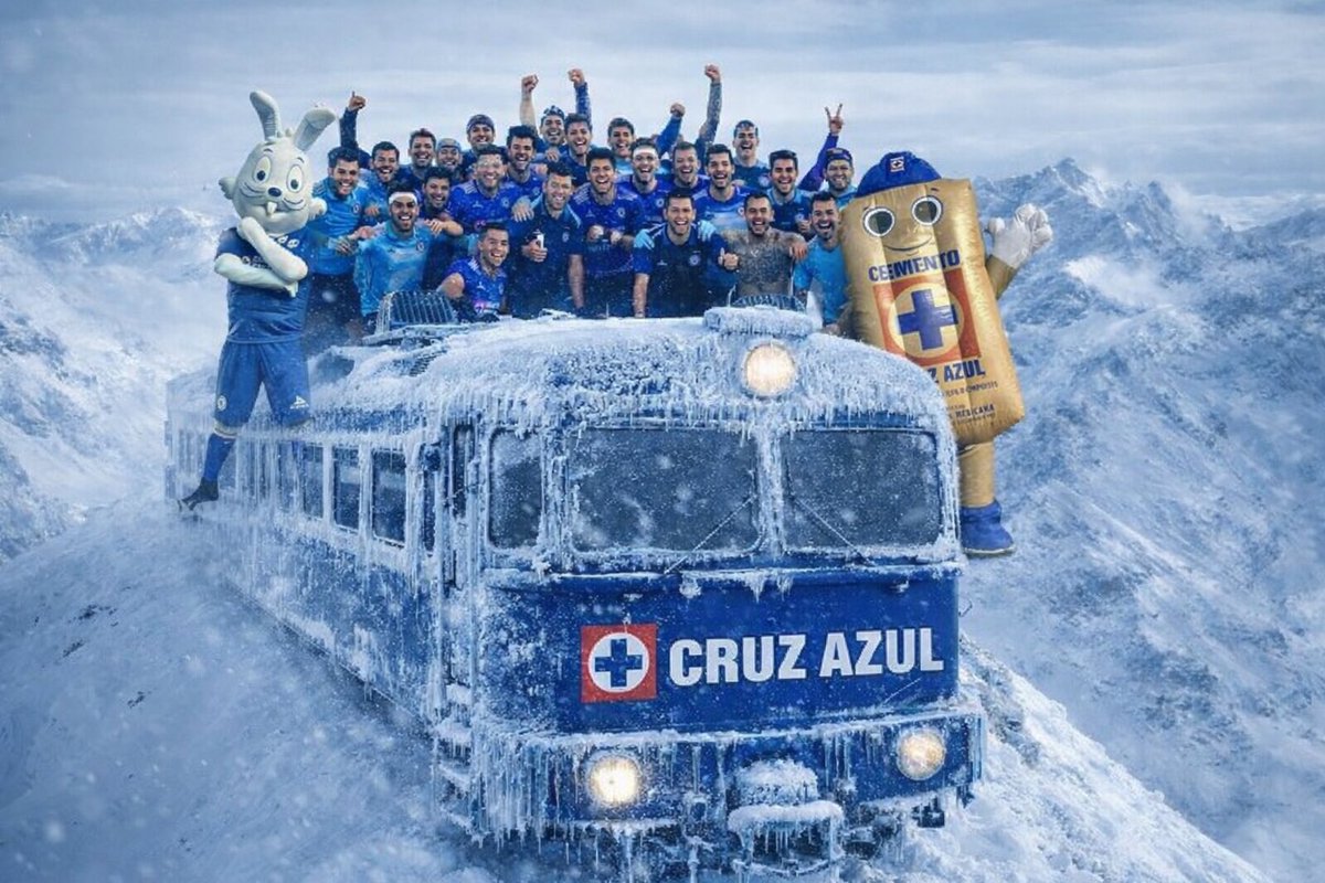 Hace frío en la cima 

Cruz Azul allá arriba, respirando aire puro…
mientras abajo varios ya están congelados, otros ni subieron y unos más se perdieron en el camino buscando grandeza que nunca existió.

La Máquina líder.
Y el que no aguante la altura…