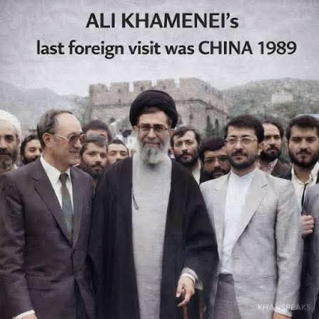 امام خامنہ نے آخری بار 1989 میں آخری غیر ملکی دورہ کیا تھا اس کے بعد وہ کبھی ایران سے باہر نہیں گئے شہید ہو گئے لیکن وطن کی مٹئ نہیں چھوڑئ آج کے دور میں ایسی مثال کم ملتی ہے جس دور میں بڑے بڑے ڈکٹیٹر بادشاہ حکمران سب سے بڑے فرعون وقت امریکہ (اسرائیل) کے سامنے جھکے ہوئے ہیں وہاں