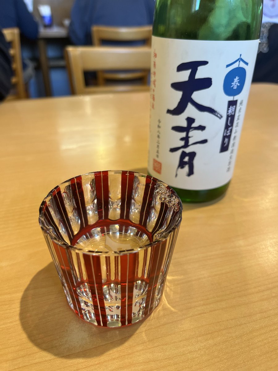 girogiro30fun's tweet photo. 㐂九家さん
特大はまぐりとあん肝の潮SOBA
日本酒

特大はまぐりこんにちは😃

貝出汁にあん肝の見事なマリアージュがされた潮スープ🍜
あん肝がまた日本酒とも合うんですわ🍶
あおさやおろしで味変もヨキ😋
通風も気にしない旨味が詰まったラーメン🍜

ゴチそうさまでした😄 https://t.co/SCPkwli1Q3