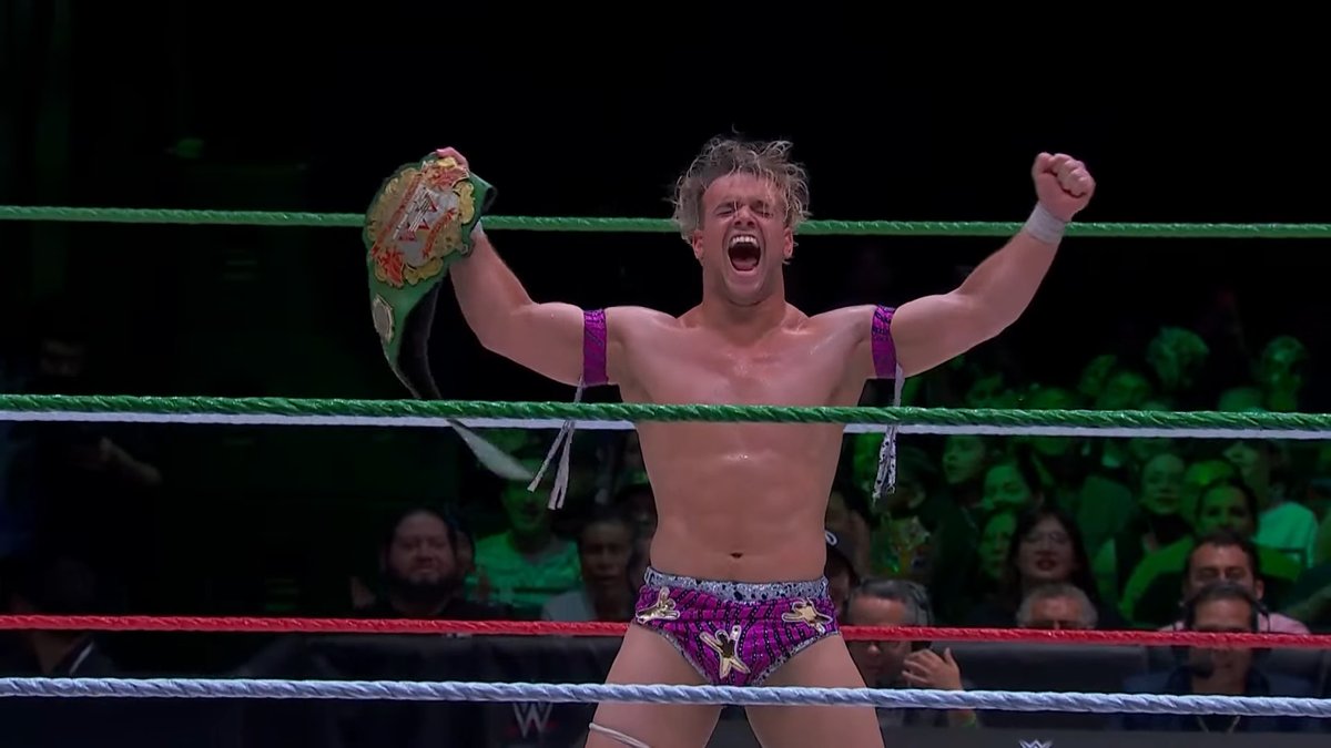 All hell has broken loose! Jack Cartwheel stands tall with the AAA World Cruiserweight Championship #AAAenFOX #LuchaLibreAAA