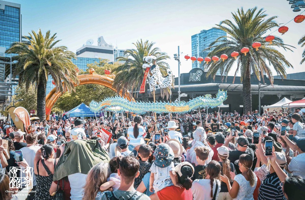 AmazingHanfu's tweet image. At the #ChineseNewYearFair in #Perth, a group of Chinese cultural enthusiasts dressed in flowing #Hanfu took to the streets in a festive parade, celebrating the #ChineseNewYear in style.
（via.Zhonghuahuiguan，Cathy Xu）