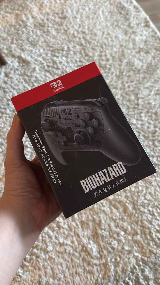 Me llegó ayer el Switch 2 Pro Controller edición Resident Evil Requiem.

Eso si yo lo estoy jugando en PS5 Pro 😂 Pero lo terminaré comprando en Switch 2 tarde o temprano. Tremendo juegazo 😎