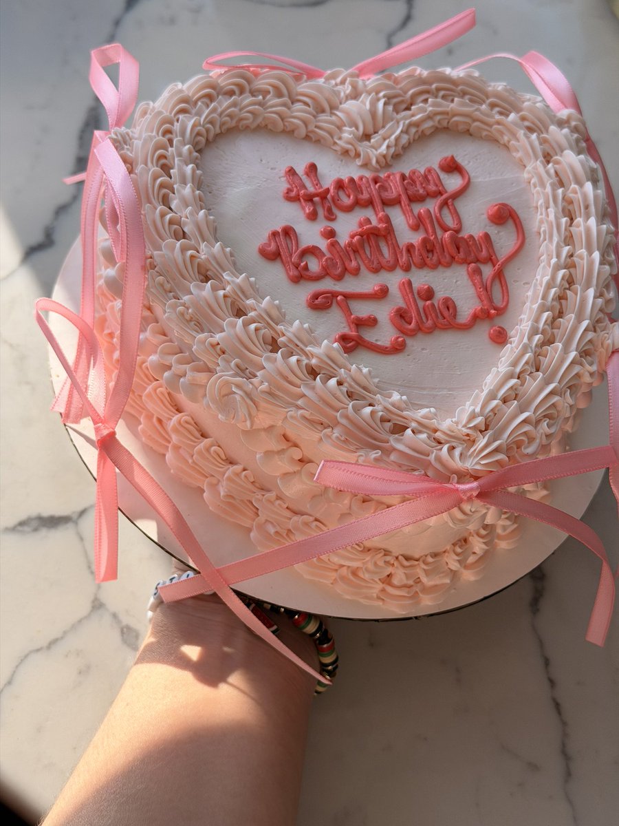 KayKittyx3's tweet photo. Happiest birthday to my baby 🩷🎉🩷 https://t.co/n0zbJ5EvKX