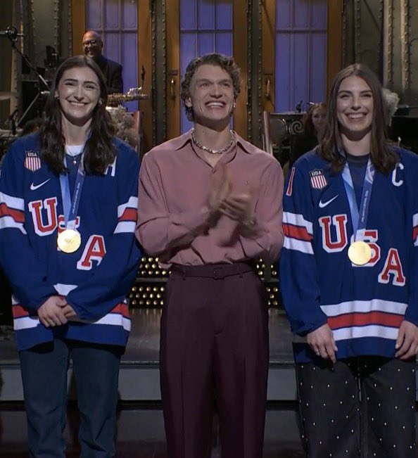 timoatreides's tweet photo. EVERYONE CHEERED #ConnorStorrieOnSNL https://t.co/xhMPBrRjlB