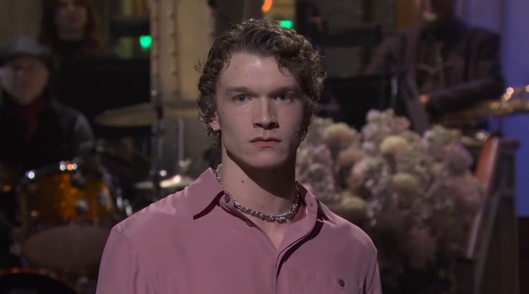 Shami1412's tweet photo. Connor's monologue was even better than I thought it would be! Absolutely hilarious, so sweet and with an awesome cameo.

#connorstorrieonSNL #StorrieNightLive #SNL https://t.co/DpXDTmOScm