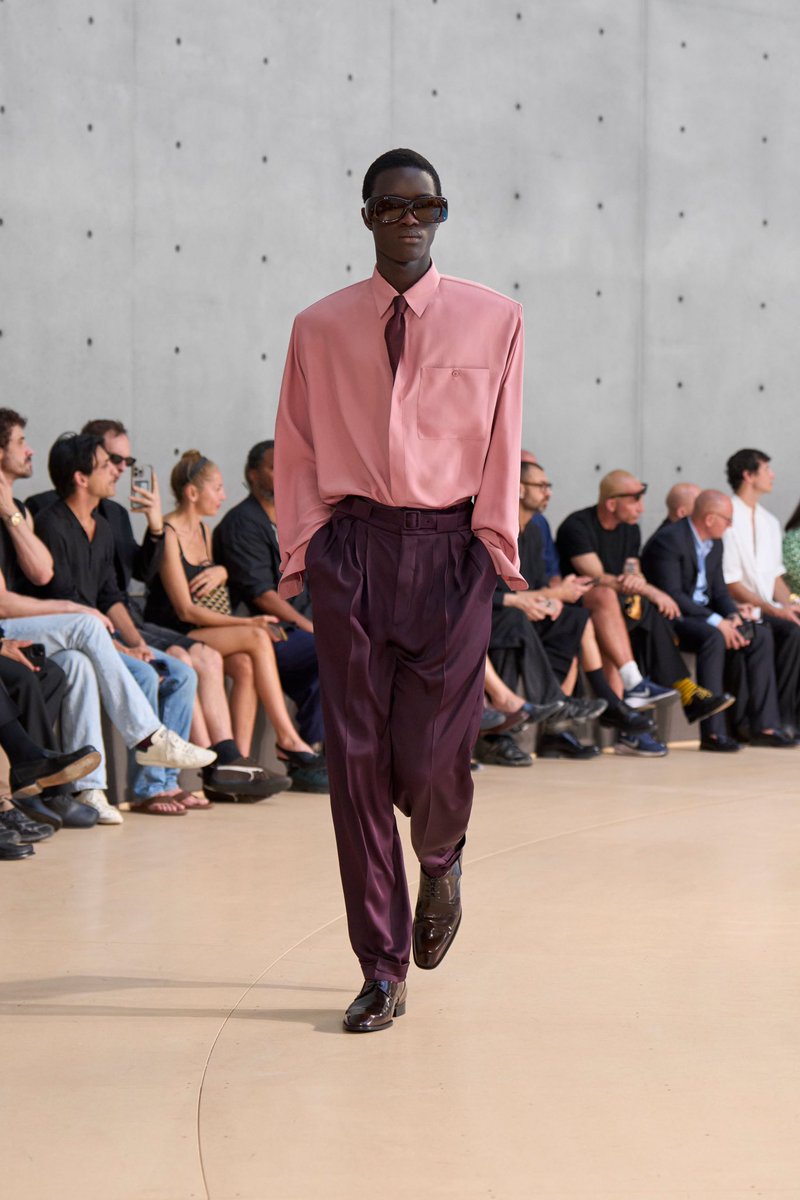 LegendaryLade's tweet image. Actor Connor Storrie wears Saint Laurent SS26 for his #SNL opening monologue! 🔥

#HeatedRivalry #SaturdayNightLive #NHL