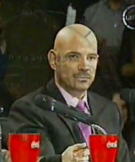 nisei_spooky's tweet photo. Top momentos tensos en la historia de Yo Soy. 

Empiezo yo: 
El imitador de Luis Miguel, Jano Canavesi, luego de ser eliminado se enojó tanto que empezó a insultar en vivo a Ricardon Morán, a la producción, quiso hasta pegarle y amenazó con demandar.
#YoSoy https://t.co/bLRiJ0FMGT