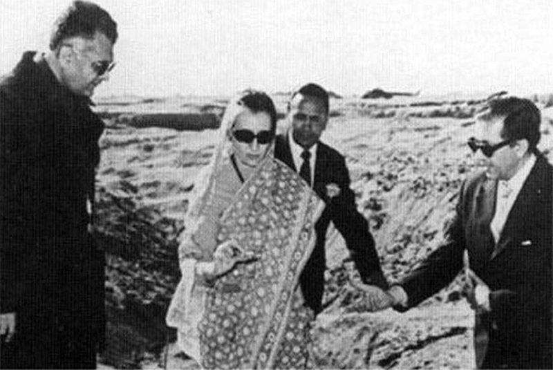 भारत ने आजाद होते ही 1948 में परमाणु ऊर्जा आयोग की स्थापना की। 

नेहरू ने कहा कि एटमी ताकत दुनिया को बदलने जा रही है। हमारे लोगों की पहली चुनौती पेट भरना है, लेकिन भविष्य को भी ध्यान में रखना है।

होमी जहांगीर भाभा परमाणु ऊर्जा आयोग के पहले अध्यक्ष बने। 

दुनिया के बड़के विशेषज्ञ