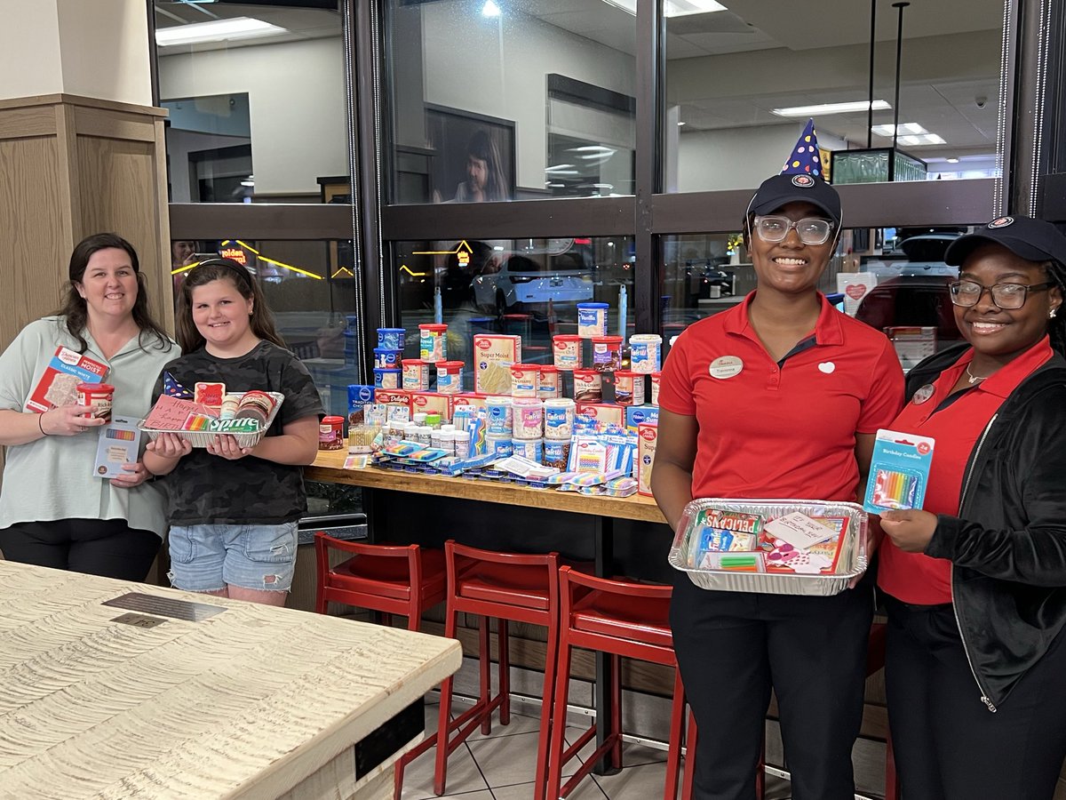 EdwardsStreet's tweet photo. Chick-fil-A Hattiesburg delivered lots of love for our food pantry neighbors this week with the gift of these birthday cake kits &amp; chili kits! 

❤️🐄❤️ 

“Let all that you do be done in love.” 1 Corinthians 16:14 https://t.co/UxFGktarVM