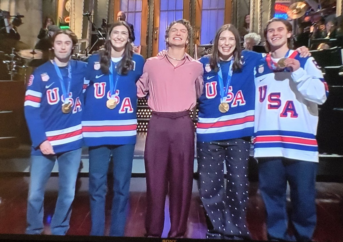 Some Gold visiting SNL tonight, the women decided to invite the men,  LOL!!