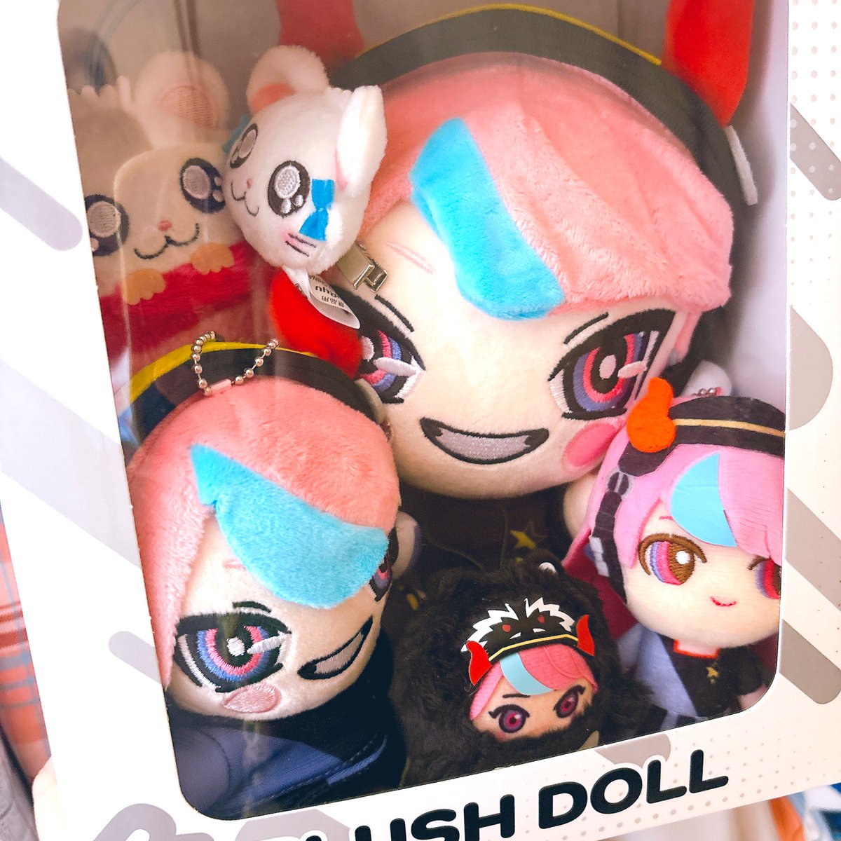 箱がかわいくてぜんぶ詰め込んでる。かわいい🐹