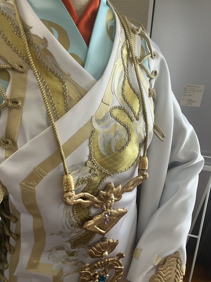 hetariakin's tweet photo. 灯さん、一応完成ーー！！！！
靴はまだだけどー！

もうちょい上着に柄足したり、色々手直ししたいポイントあるけどとりあえず今から小五郎さんを作る！

どうしたものかめちゃくちゃ悩んだけど🐉模様もまあ合格点かな？角度によってグラデに見えるな、うん😊 https://t.co/EmqMPM1jJX