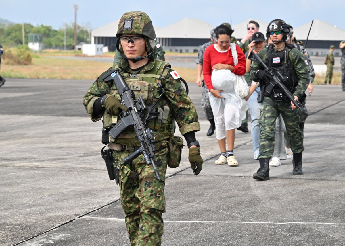 自衛隊は、現在実施中の多国間共同訓練コブラ・ゴールド２６において、在外邦人等保護措置・輸送訓練を実施しました。本訓練を通じ、不測事態への対処を含む多国間協力に係る諸調整や、外務省との連携等を演練し、任務遂行能力の維持・向上を図りました。