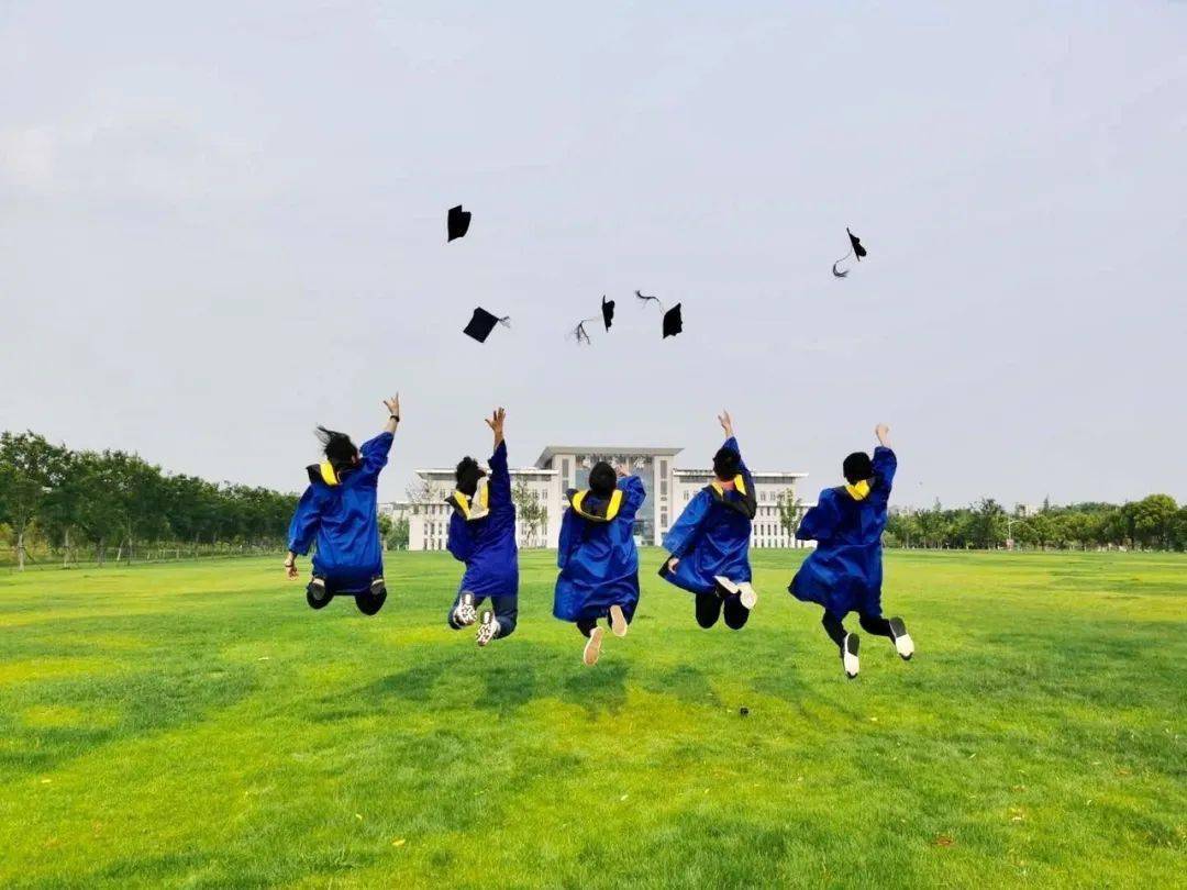 AlejandroCercas's tweet photo. "4 years of late nights, inside jokes u0026 'just one more coffee'—finally here: GRADUATION. Grateful for every messy, magical moment. On to the next chapter! #ClassOf2024 #GradDay" https://t.co/z1ml4mi7Jt