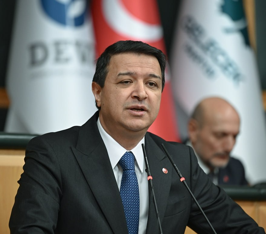 gundemedairhs's tweet photo. Saadet Partisi Genel Başkanı Mahmut Arıkan:

Terörist İsrail ve hamisi ABD'nin saldırıları sonucu şehadete eren İran Dini Lideri Seyyid Ali Hamaney’e Allah’tan rahmet; dost ve kardeş İran devleti ve halkına başsağlığı diliyorum.

İslam coğrafyası, bölgemiz, bütün dünya artık doğrudan hedeftir. Hiç kimse bu saldırganlık karşısında güvende değildir.

Siyonizm, Irkçı Emperyalizm için tek hedef Müslümanlar arasına fitne tohumları ekmek, bunun sonucunda birlikte hareket etmelerini engellemek ve birbirinin acısına kayıtsız kalmalarını temin ederek istedikleri gibi at koşturmaktır.

Aklıselim sahibi herkesi fotoğrafın bütününe odaklanmaya çağırıyorum.

Büyük Ortadoğu Projesi gerçektir! Büyük İsrail hedefi gerçektir! Kimse başını kuma gömmesin. Bu oyunu bozacak olan irade İslam ülkelerinde vardır, mutlaka harekete geçirilmelidir.