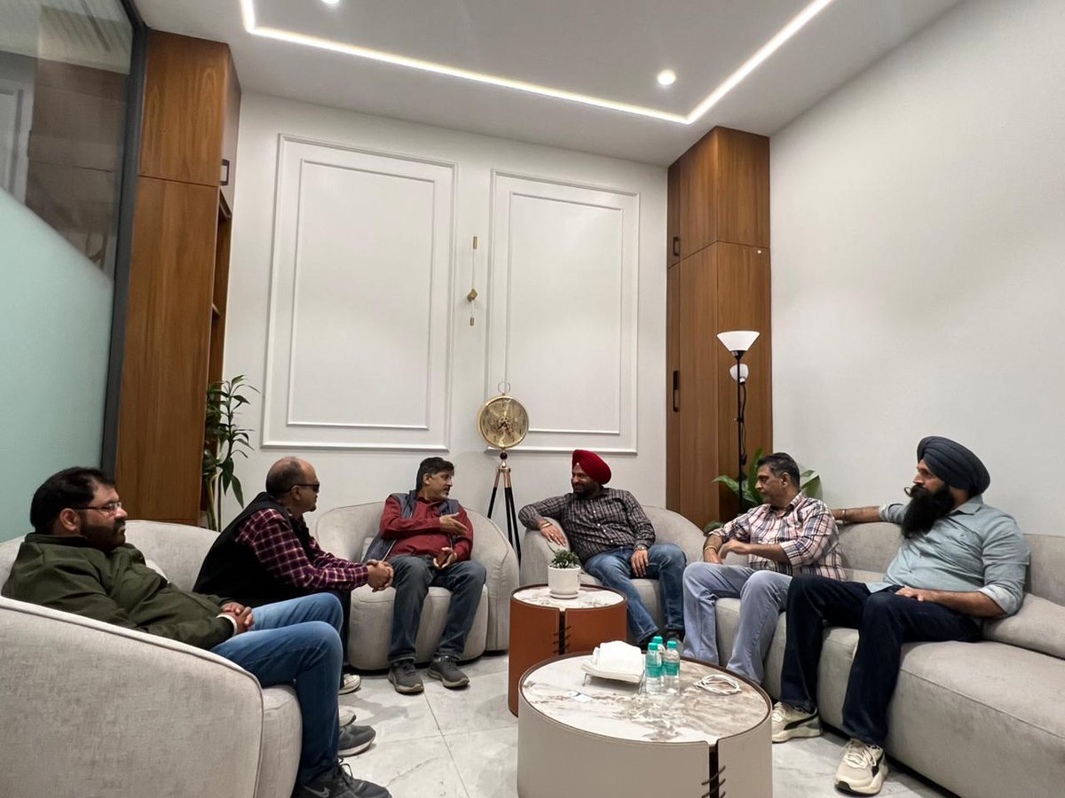 Ranjitpalpunjab's tweet image. ਦਫ਼ਤਰ ਵਿੱਚ ਮੀਟਿੰਗ ਦੌਰਾਨ ਪਾਰਟੀ ਦੇ ਕੰਮਕਾਜ ਅਤੇ ਭਵਿੱਖੀ ਯੋਜਨਾਵਾਂ ਬਾਰੇ ਗੰਭੀਰ ਵਿਚਾਰ–ਵਟਾਂਦਰਾ ਕੀਤਾ ਗਿਆ।
#OfficeMeeting #PartyWork #TeamDiscussion #FuturePlanning #ranjitpalsinghpunjab 

@AamAadmiParty @AAPPunjab