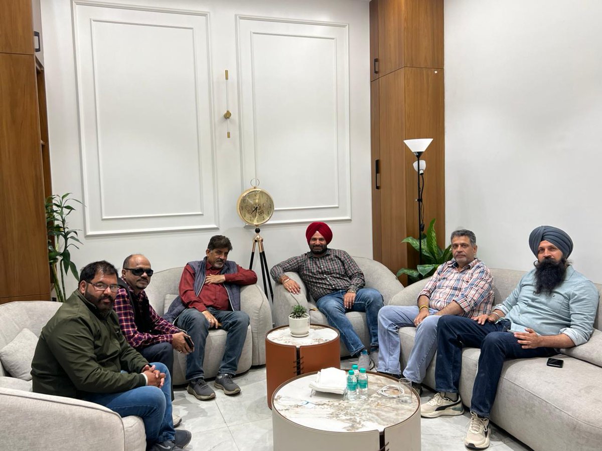 Ranjitpalpunjab's tweet image. ਦਫ਼ਤਰ ਵਿੱਚ ਮੀਟਿੰਗ ਦੌਰਾਨ ਪਾਰਟੀ ਦੇ ਕੰਮਕਾਜ ਅਤੇ ਭਵਿੱਖੀ ਯੋਜਨਾਵਾਂ ਬਾਰੇ ਗੰਭੀਰ ਵਿਚਾਰ–ਵਟਾਂਦਰਾ ਕੀਤਾ ਗਿਆ।
#OfficeMeeting #PartyWork #TeamDiscussion #FuturePlanning #ranjitpalsinghpunjab 

@AamAadmiParty @AAPPunjab