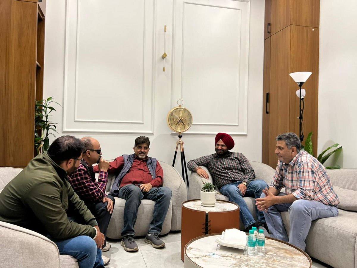 Ranjitpalpunjab's tweet image. ਦਫ਼ਤਰ ਵਿੱਚ ਮੀਟਿੰਗ ਦੌਰਾਨ ਪਾਰਟੀ ਦੇ ਕੰਮਕਾਜ ਅਤੇ ਭਵਿੱਖੀ ਯੋਜਨਾਵਾਂ ਬਾਰੇ ਗੰਭੀਰ ਵਿਚਾਰ–ਵਟਾਂਦਰਾ ਕੀਤਾ ਗਿਆ।
#OfficeMeeting #PartyWork #TeamDiscussion #FuturePlanning #ranjitpalsinghpunjab 

@AamAadmiParty @AAPPunjab