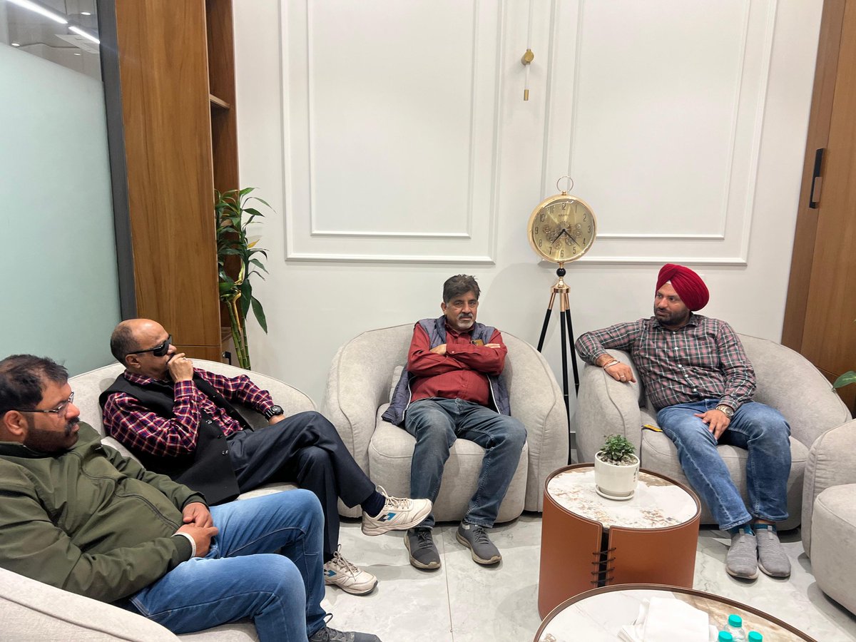 Ranjitpalpunjab's tweet image. ਦਫ਼ਤਰ ਵਿੱਚ ਮੀਟਿੰਗ ਦੌਰਾਨ ਪਾਰਟੀ ਦੇ ਕੰਮਕਾਜ ਅਤੇ ਭਵਿੱਖੀ ਯੋਜਨਾਵਾਂ ਬਾਰੇ ਗੰਭੀਰ ਵਿਚਾਰ–ਵਟਾਂਦਰਾ ਕੀਤਾ ਗਿਆ।
#OfficeMeeting #PartyWork #TeamDiscussion #FuturePlanning #ranjitpalsinghpunjab 

@AamAadmiParty @AAPPunjab