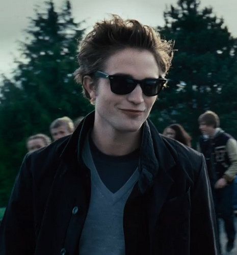 No sentía esto desde #Robertpattinson en #twilight  chicos tengo 15 años de nuevo #connorstorrie