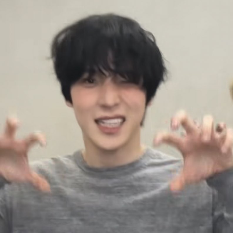 tyudeonggie's tweet photo. never fall for an aries man bro that shit will kill you https://t.co/6NSFVfyvcj