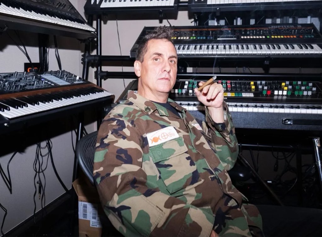 Happy birthday to Mike Dean, he turns 61 today 🎈