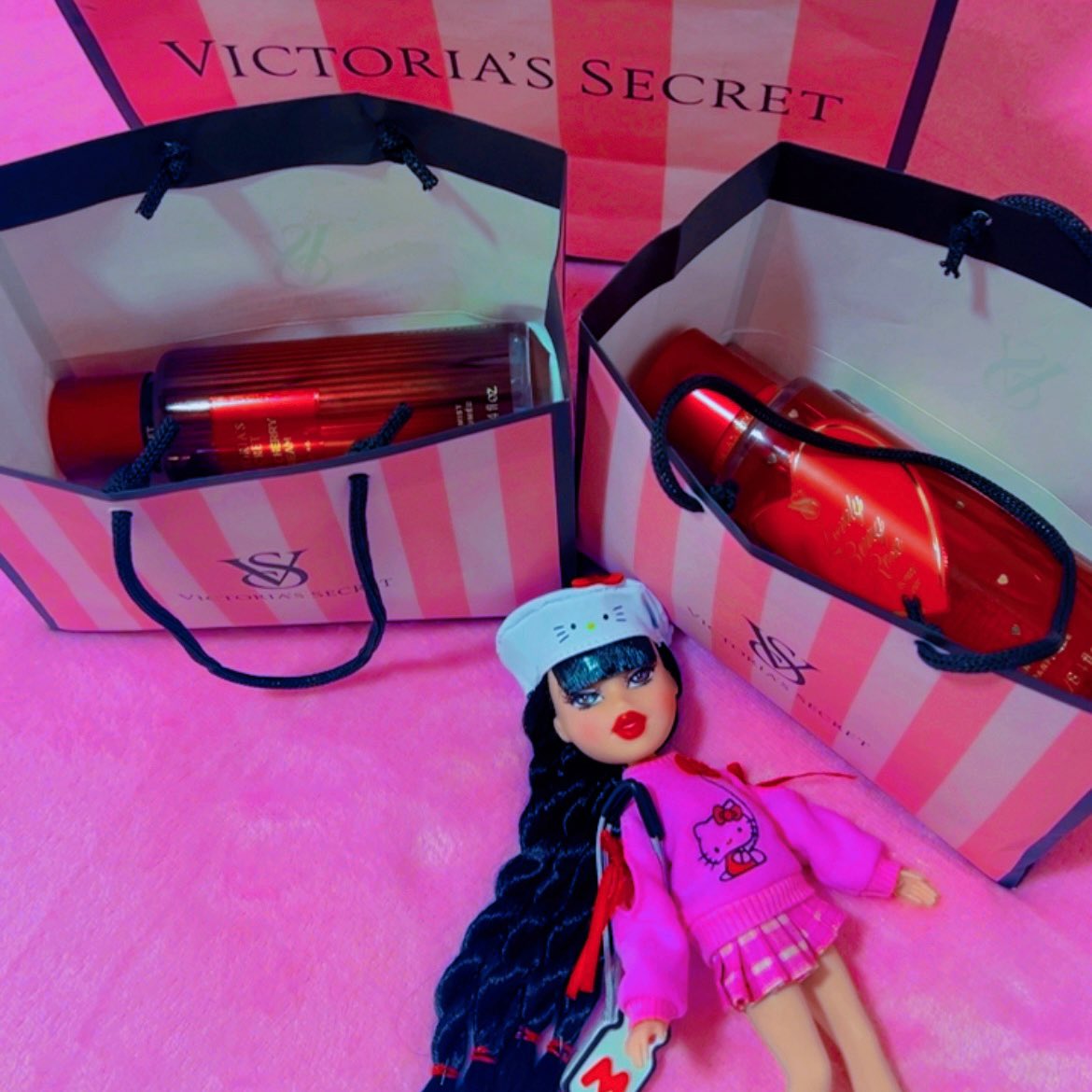heyAleexxx's tweet image. Romantic weekend 🤍🥀 ・#ValentinesDay #victoriassecret #bratz #valentinesweek 🤍🥀・