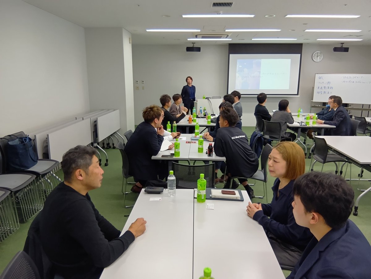SPS20220619's tweet photo. ■Sports Performance Summit in Akita■
全体会②スポーツ現場でアスレティックトレーナーが持ちたいプロフェッショナリズム

 林優衣氏
KOROMO Athletic Training代表
にご登壇頂きました。 https://t.co/vOTfqqTfcp