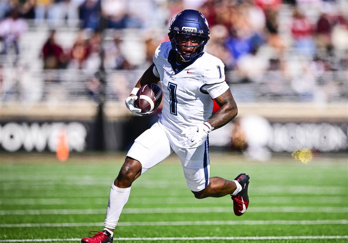 thecgriffy's tweet image. Skyler Bell, UConn
5’11” 185lbs 

#OTClock 40-Yard Dash Hand Times:
1st Attempt - 4.38s
2nd Attempt - 4.40s
Average - 4.39s

#NFLCombine