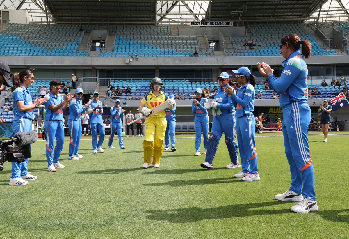 BCCIWomen's tweet photo. #TeamIndia formed a guard of honour before the start of play today for Australia Captain Alyssa Healy, who is playing her Final ODI match 👏👏

#AUSvIND https://t.co/Vb9dg1dfhE