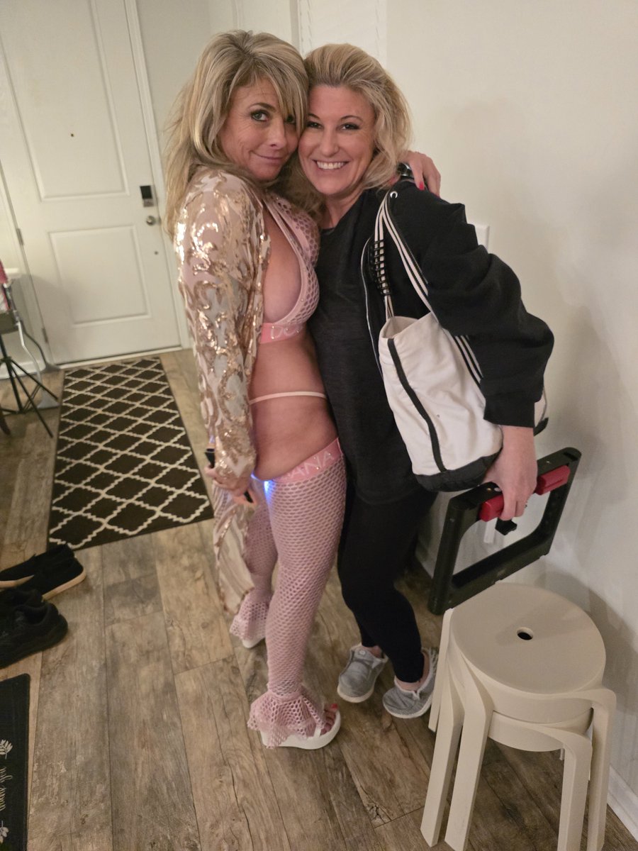 Leslie Cougar Chi Exxxotica Apr 9-13/Xbiz Miami tweet media