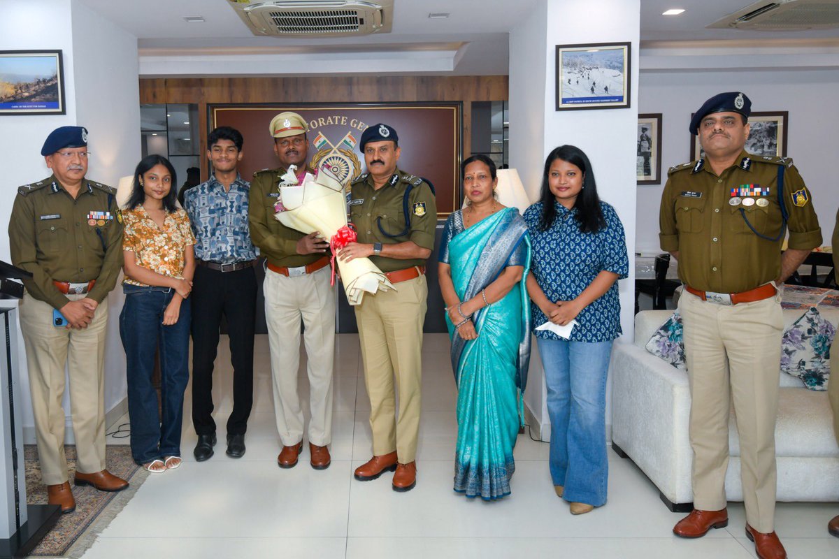 gpsinghips's tweet photo. Sri Augustus Topno, DC and PPS to DG CRPF superannuated on Feb 28th 2026 after 36 years of service. 
Having worked with him at NIA, and as DG CRPF, I remain truly impressed by his professionalism. 
It was privilege to bid him farewell at Directorate and host his family for lunch. 
May God always bless him along with his family.