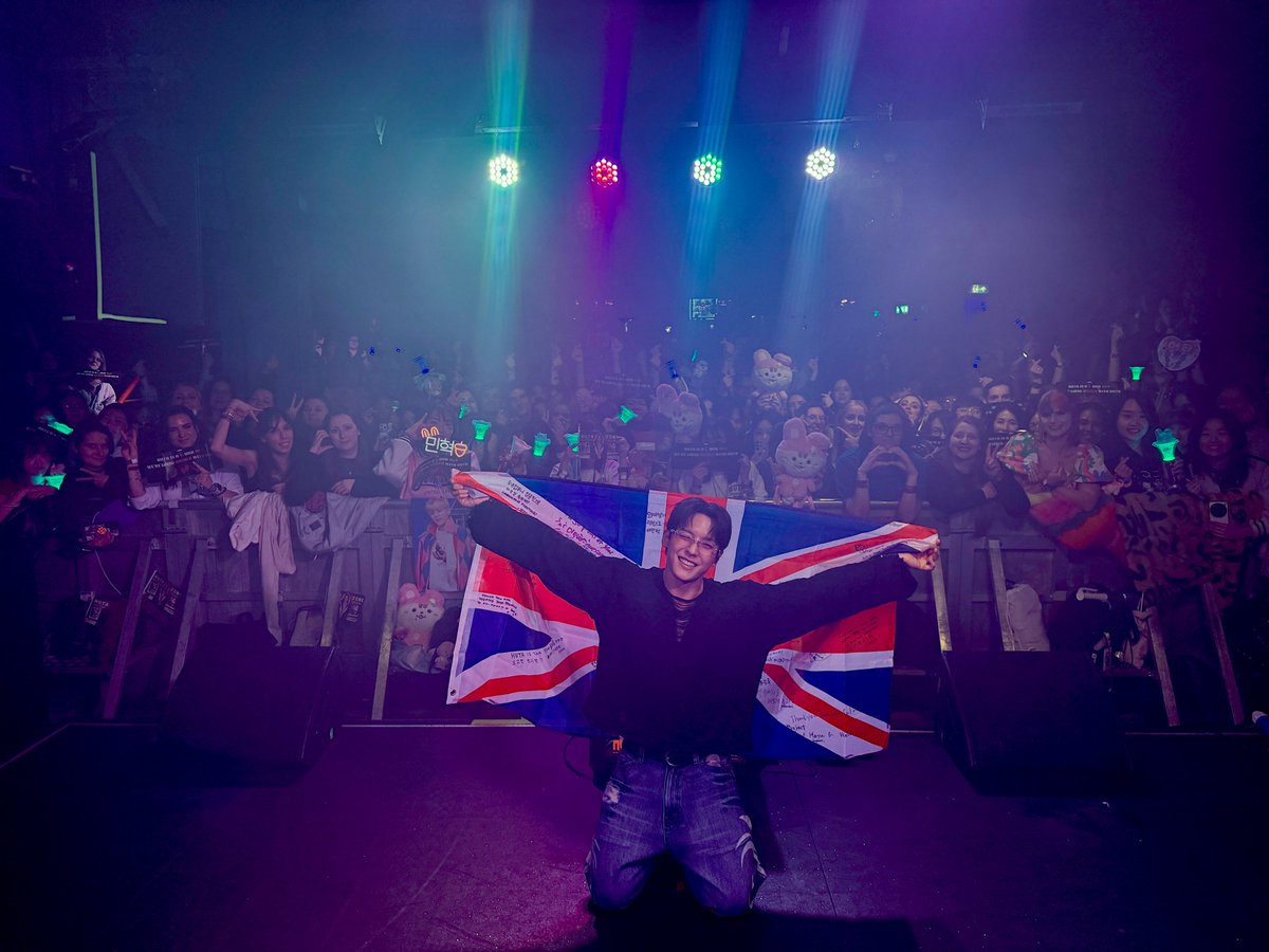 BTOBCOMPANY's tweet photo. [📂]

📂 B:CHIVE
└📁 260228 LEE MINHYUK (HUTA) CONCERT <HOOK - WHO : KING> IN LONDON

어느덧 마지막인 런던에서 🥲
함께해 준 멜로디 너무 고맙고
이번이 민혁이에게도 멜로디에게도
특별했던 순간이길 바라요 (˶ᐢωᐢ˶)💕

#비투비 #BTOB
#HOOK #WHO_KING
#이민혁 #LEEMINHYUK
#허타 #HUTA
@btob2mh