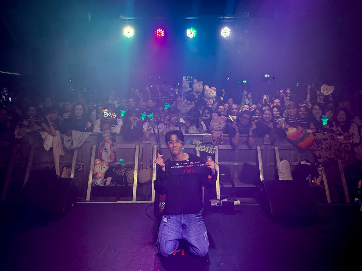 BTOBCOMPANY's tweet photo. [📂]

📂 B:CHIVE
└📁 260228 LEE MINHYUK (HUTA) CONCERT <HOOK - WHO : KING> IN LONDON

어느덧 마지막인 런던에서 🥲
함께해 준 멜로디 너무 고맙고
이번이 민혁이에게도 멜로디에게도
특별했던 순간이길 바라요 (˶ᐢωᐢ˶)💕

#비투비 #BTOB
#HOOK #WHO_KING
#이민혁 #LEEMINHYUK
#허타 #HUTA
@btob2mh