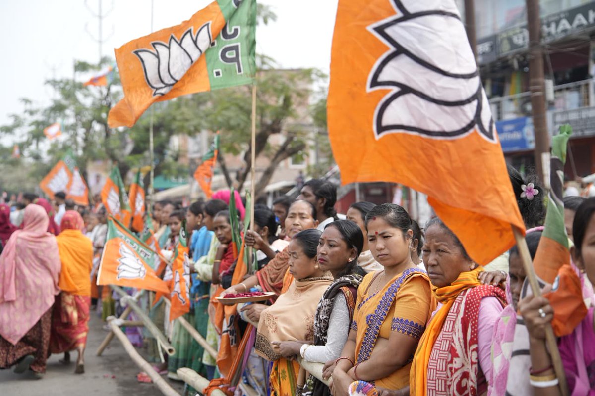 himantabiswa's tweet photo. Reaching shortly, Jagiroad.

#JanaAshirwadYatra https://t.co/PCGeFqGKaj