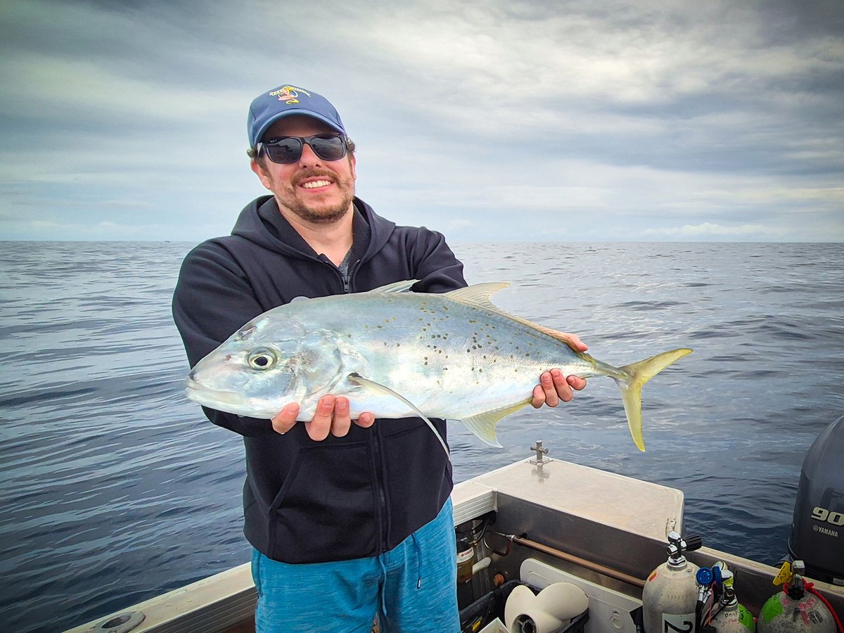 BahaAdventures's tweet photo. Warren with a decent yellowspotted travelly at Keppel https://t.co/Z4tQyY8UBt