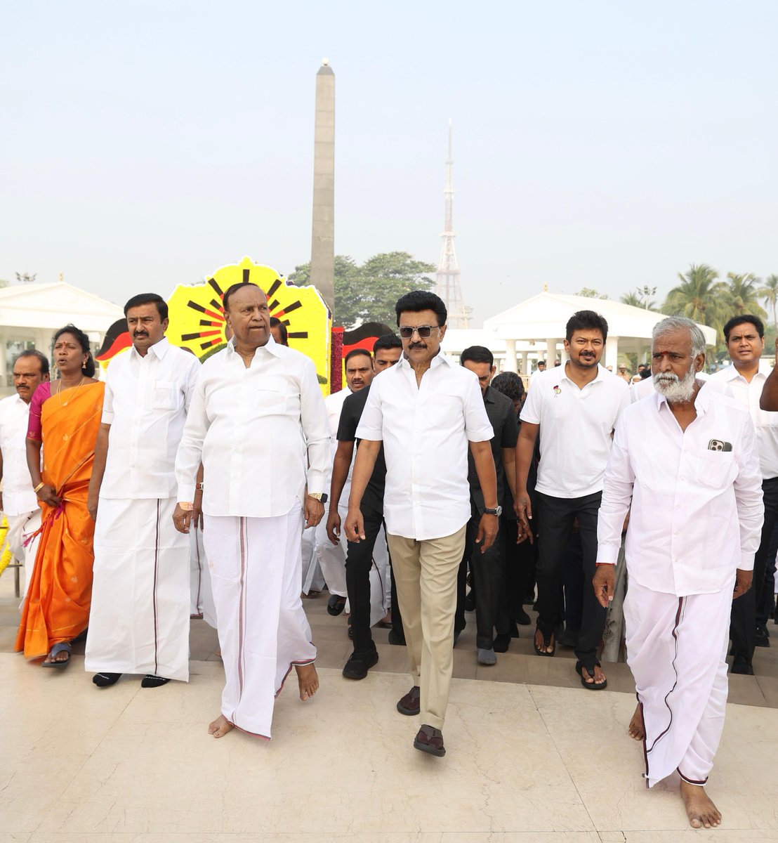 Udhaystalin's tweet photo. மாண்புமிகு முதலமைச்சர் @mkstalin அவர்கள் தம் பிறந்த நாளை முன்னிட்டு, பேரறிஞர் அண்ணா - முத்தமிழறிஞர் கலைஞர் நினைவிடங்களில் மலர் தூவி மரியாதைச் செலுத்திய நிகழ்வில் நாம் பங்கேற்றோம். நம் முதலமைச்சர் அவர்கள் தலைமையில் மீண்டும் திராவிட மாடல் ஆட்சி அமைக்க உறுதியேற்றோம். #HBDCMMKStalin https://t.co/NAu41H63am