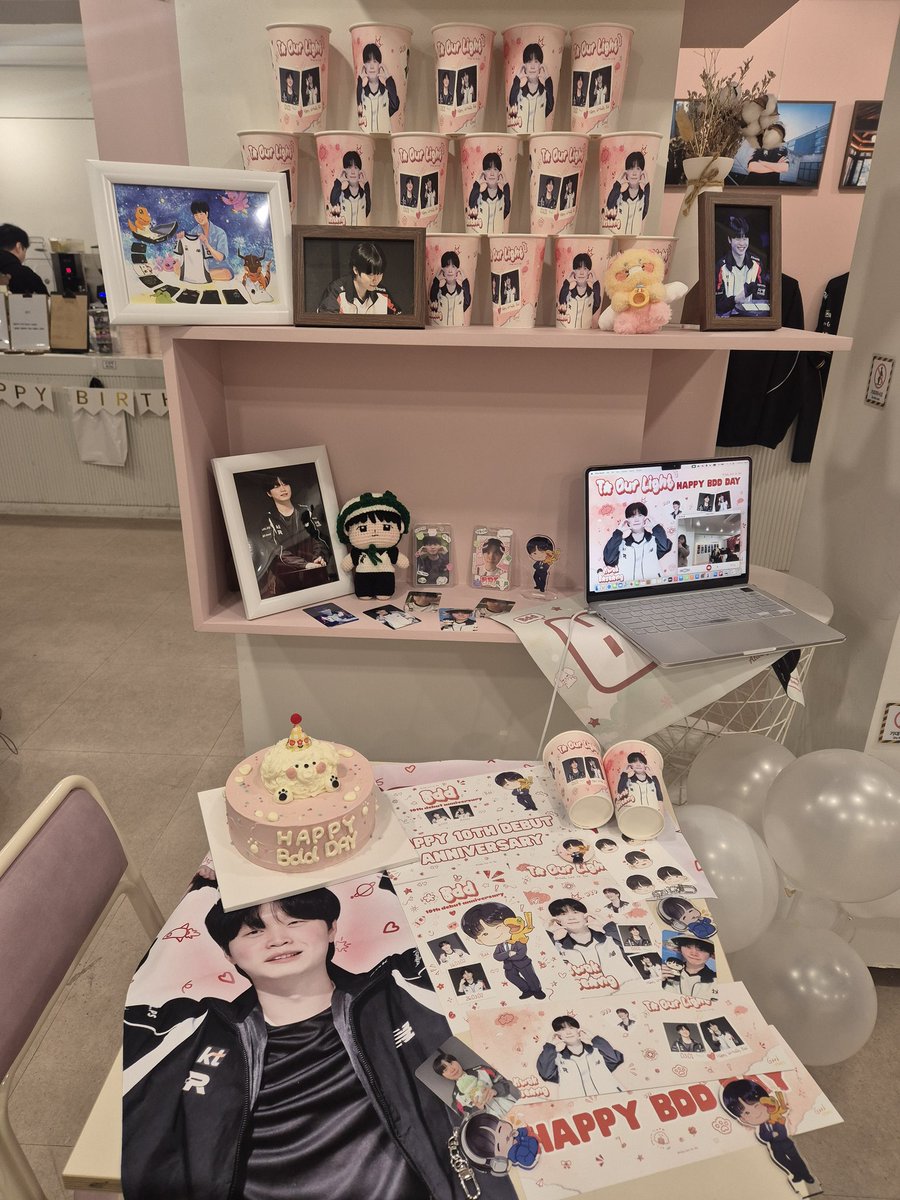 chaeni_456's tweet photo. 오늘 무슨 날인가?! 럭드 2등 당첨돼서 비디디 슬로건  겟챠😆 비디디 선수님 생일 축하드리고 10주년도 너무너무 축하합니다!! 15주년 20주년까지 계속 응원할게요!!! 주최해주신분들 덕분에 재밌게 즐기다 갑니다!! 감사합니다~

#우리의빛_Bdd
#ToOurLight_Bdd https://t.co/d2K8M2F9PH