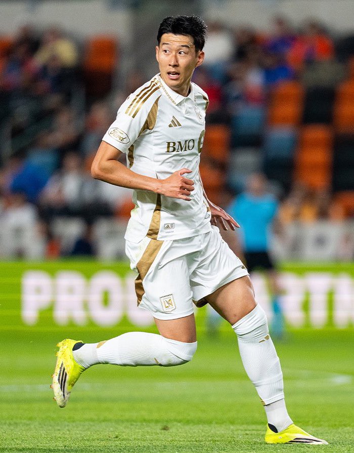 FootNation tweet media