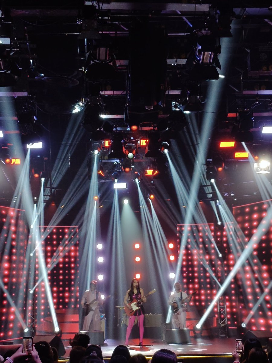 ASAPOfficial's tweet photo. Go MARIS! Grabe sobrang daming talents naman!

Let's support her new naka-LSS song na 'to... "Sino ang Tanga?"

It's also her original composition! Grabe, Maris! Kudos to your new song!

#ASAPGlobalPinoys https://t.co/VkFaMmazJV