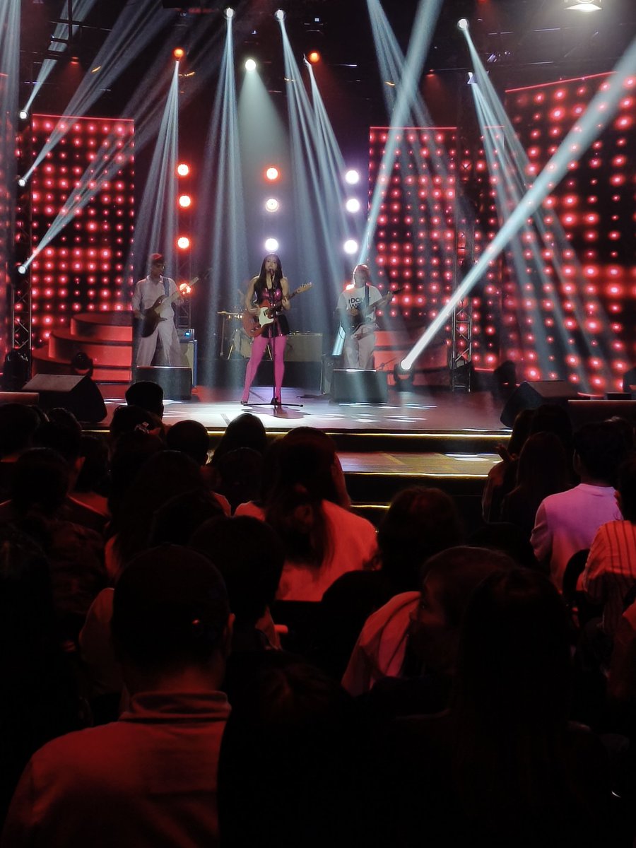 ASAPOfficial's tweet photo. Go MARIS! Grabe sobrang daming talents naman!

Let's support her new naka-LSS song na 'to... "Sino ang Tanga?"

It's also her original composition! Grabe, Maris! Kudos to your new song!

#ASAPGlobalPinoys https://t.co/VkFaMmazJV