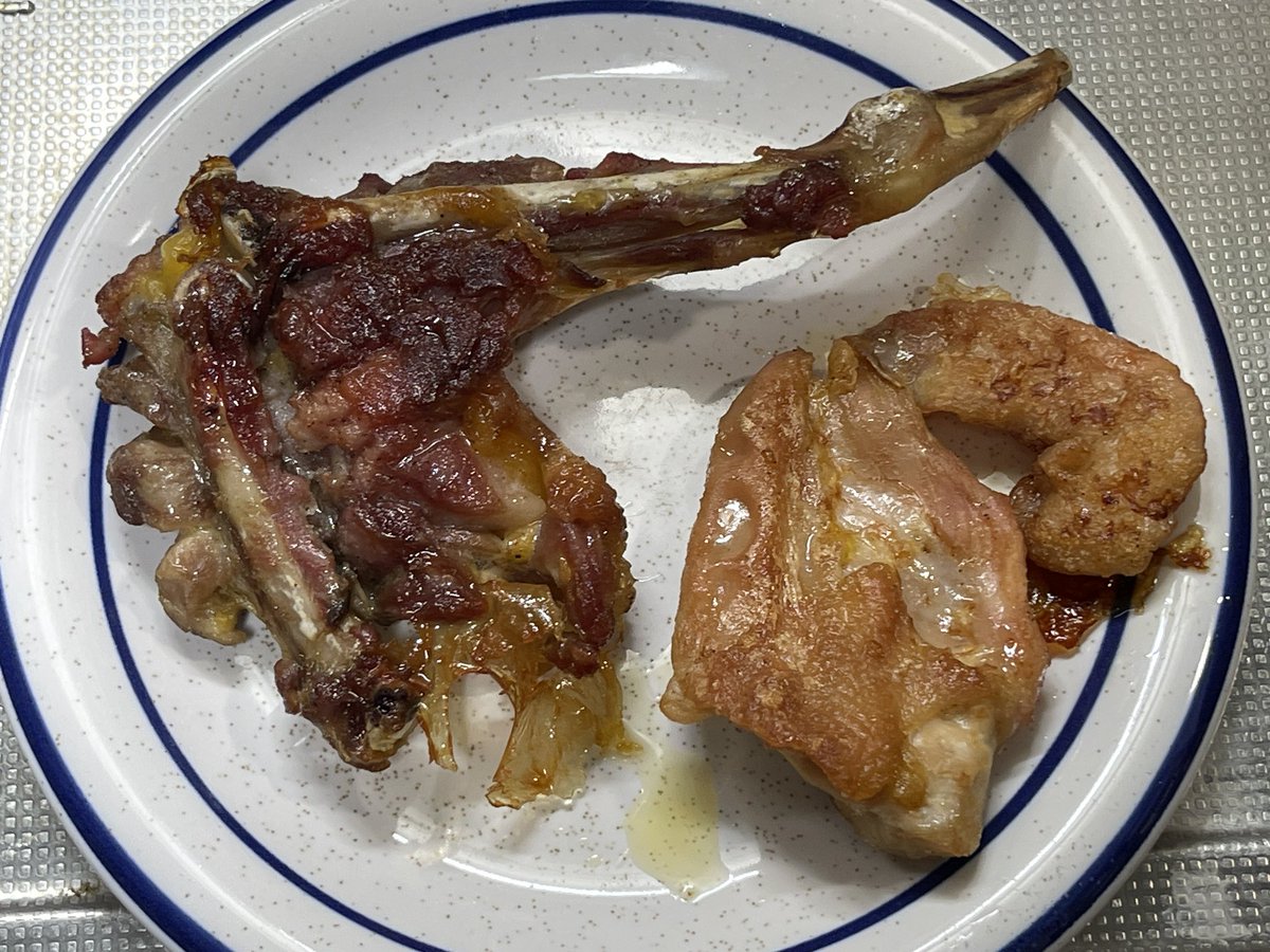 炊き上がりの親鳥 やはり硬いそうだが…… 食欲をそそる色と匂いをしている