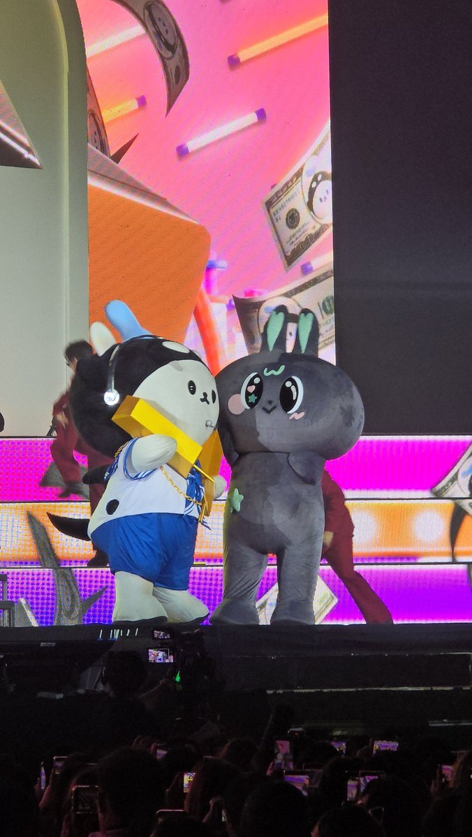 ร้องเพลงพอทน จุ่มแก้มพอเลย โม่จบ บล็อก ! 
#PolcaFamMeetingD1