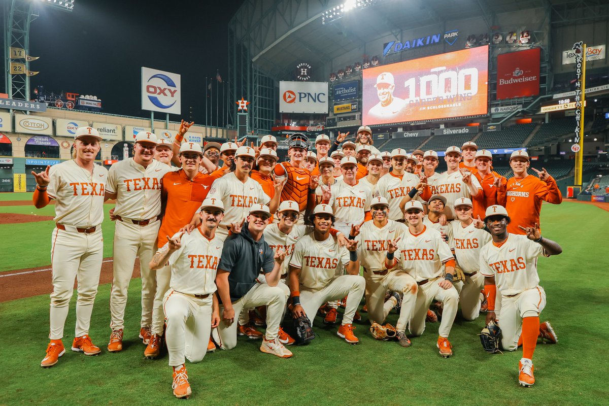 TexasBaseball's tweet photo. milestone moment 🤘

#HookEm https://t.co/aV2eE9E9t1
