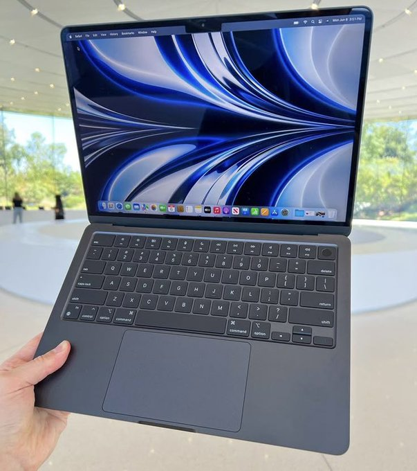 nalinrajput23's tweet image. Give me one good reason to buy a Macbook