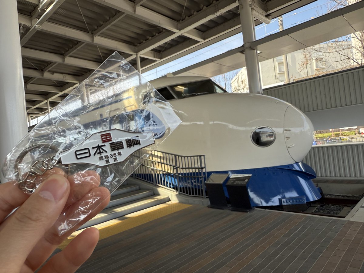 そうそう、ちょっと前に話題になった日本車輌製造銘板ガチャ回したら
