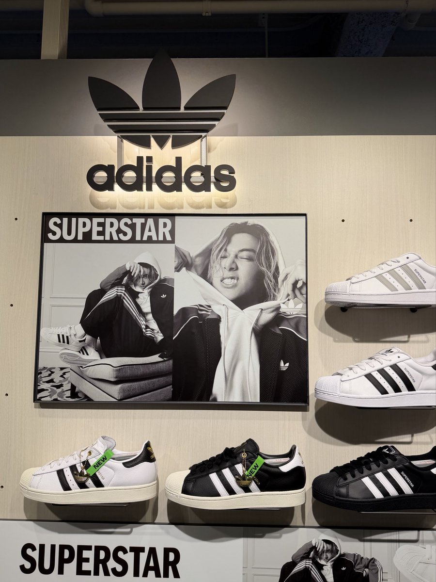 MR_ROLLING_THU's tweet photo. 風さん
居ました
小さめサイズは
全国的に品薄とのこと

#adidas #SUPERSTAR #FujiiKaze https://t.co/FkQhjaUKL5