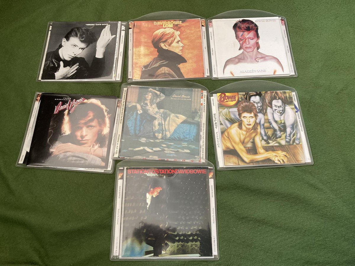 とりあえずこれらをCD格納籠から取り出し、すぐに聞ける場所におきました
#HunkyDory とか #Lodger とか #ScaryMonsters も取り出さないと

（キノテツ）
#DavidBowie 
#TheManWhoSoldtheWorld
#AladdinSane
#DiamondDogs
#YoungAmericans
#StationtoStation
#Low
#Heroes